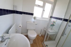 shower room- click for photo gallery